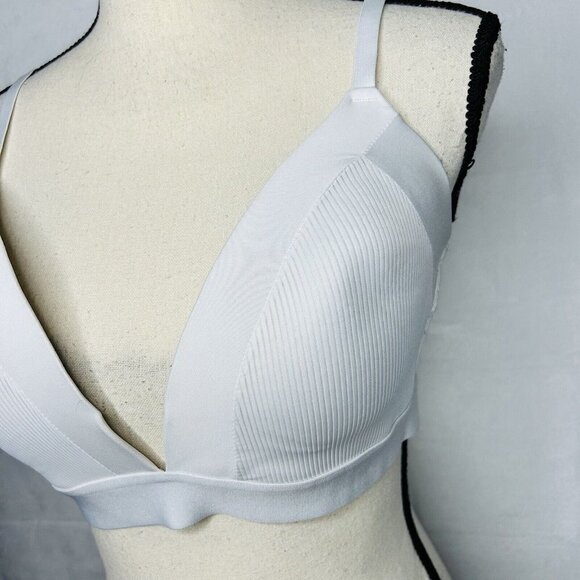 IZOD Women’s Padded Adjustable Strap White Bra Size 38C Ribbed Fabric - Picture 3 of 7